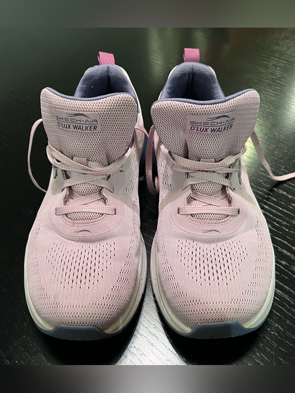 Skechers D’Lux Walker Women’s Size 9 Blush Pink Relaxed Fit Walking Shoes